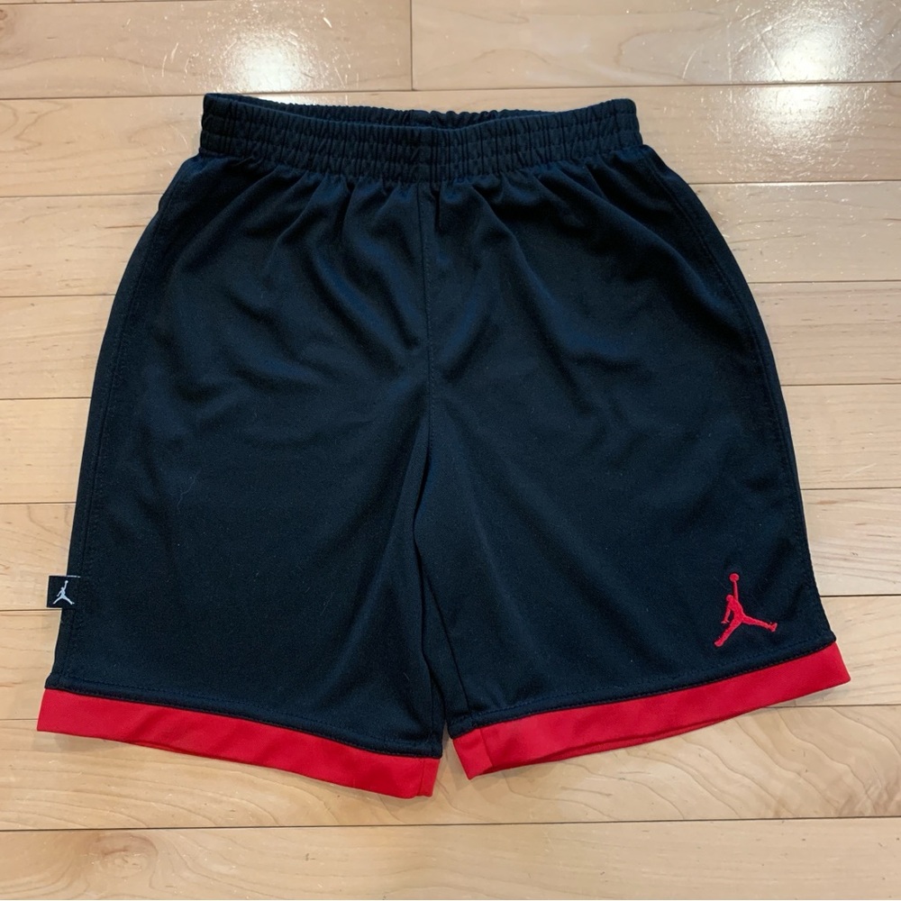 Nike Jordan little boys size 6 black red athletic shorts